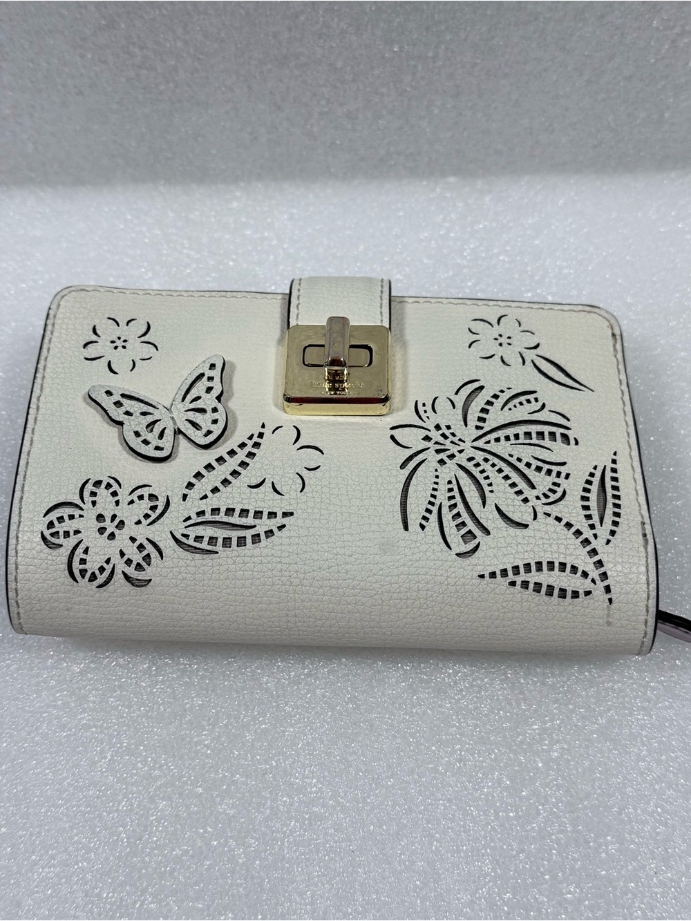 Kate Spade Phoebe Perforated Turnlock Medium Wallet Meringue